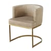 Sillón de terciopelo marrón con patas de metal de color latón